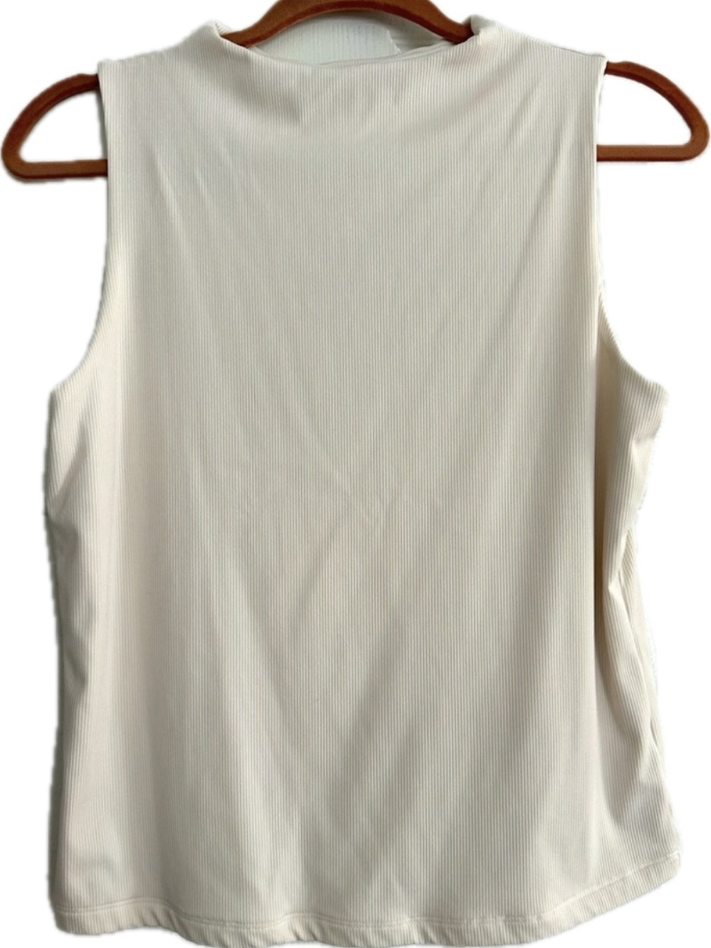 Tahari ridged sleeveless top . like new. worn once